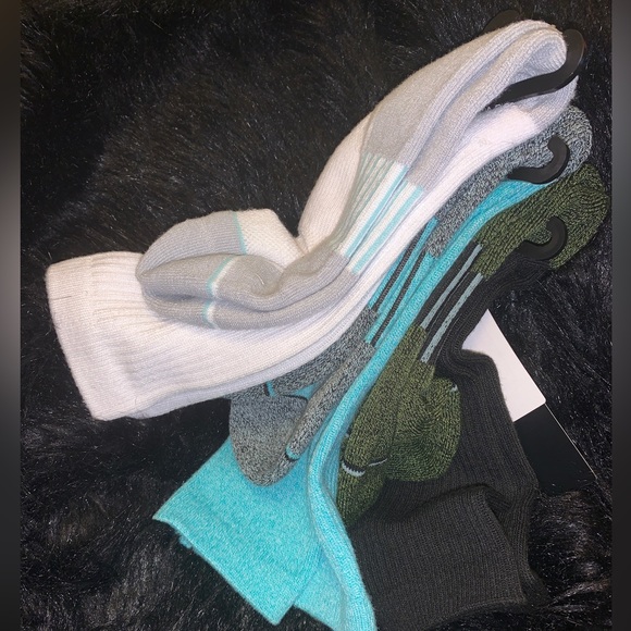 Z By Zella Move Crew Socks In Green Scarab-Teal Multi - Picture 2 of 4
